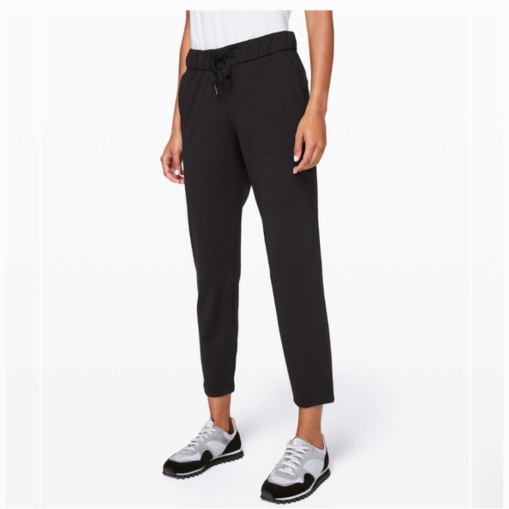 Lululemon On the Fly 7/8 pant SZ 6, Black